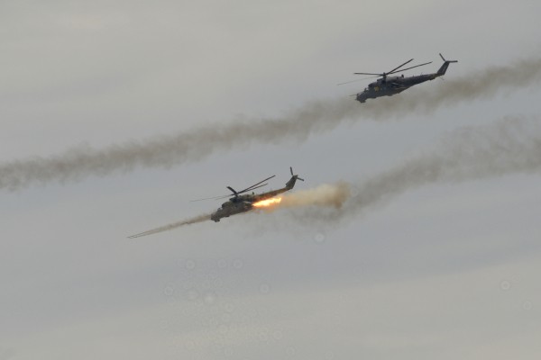 Вертолеты Ми-24 во время учений 