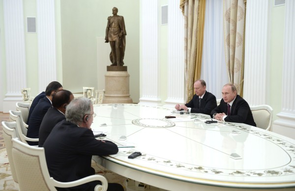 Президент России Владимир Путин во время встречи в Кремле с высокими представителями государств БРИКС