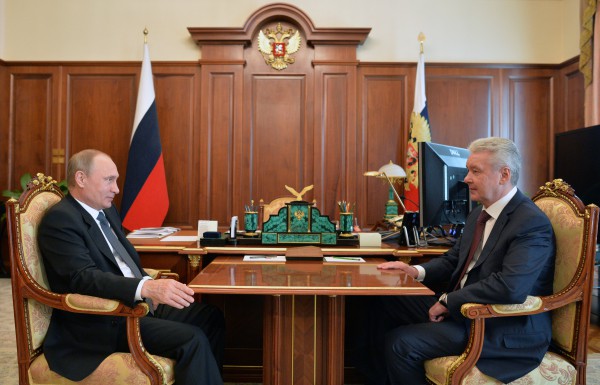 Президент России Владимир Путин и мэр Москвы Сергей Собянин во время встречи 