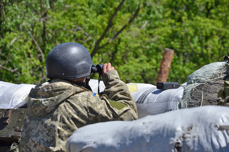 Украинские военные на блокпосту в Донбассе