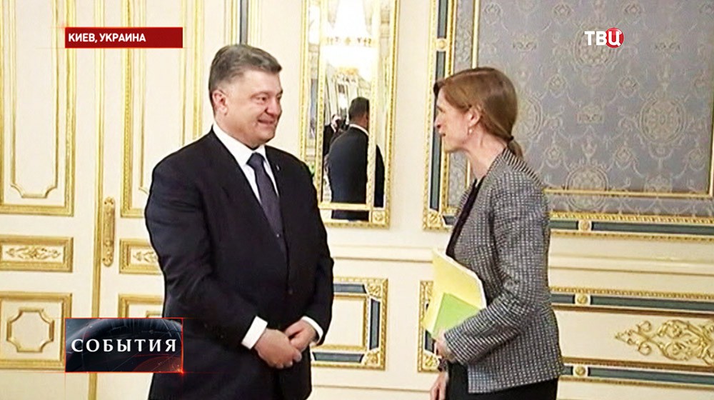 Петр Порошенко и Саманта Пауэр во время встречи 