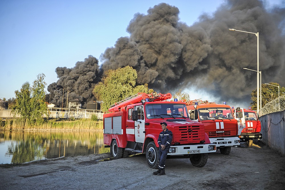 Последствия пожаров на нефтебазе под Киевом