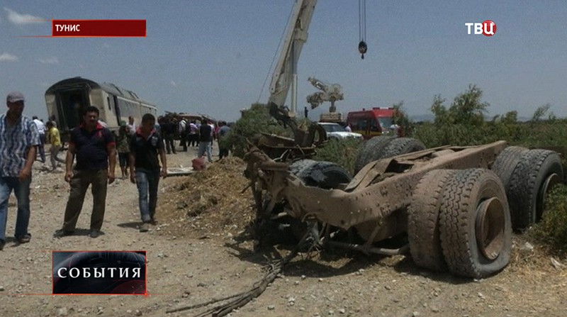Столкновение поезда и грузовика в Тунисе