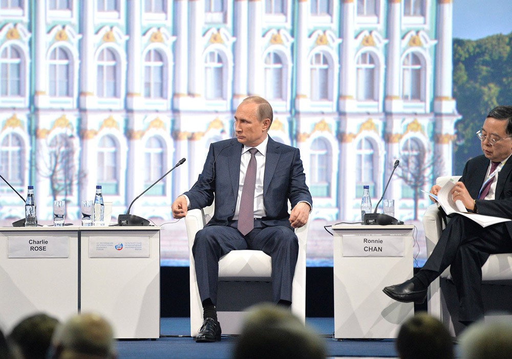 Владимир Путин на пленарной сессии ПМЭФ