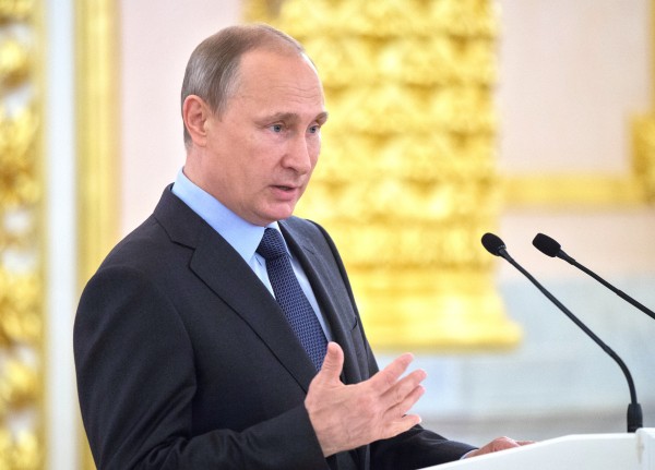 Президент России Владимир Путин выступает на юбилейном пленарном заседании Общественной палаты РФ