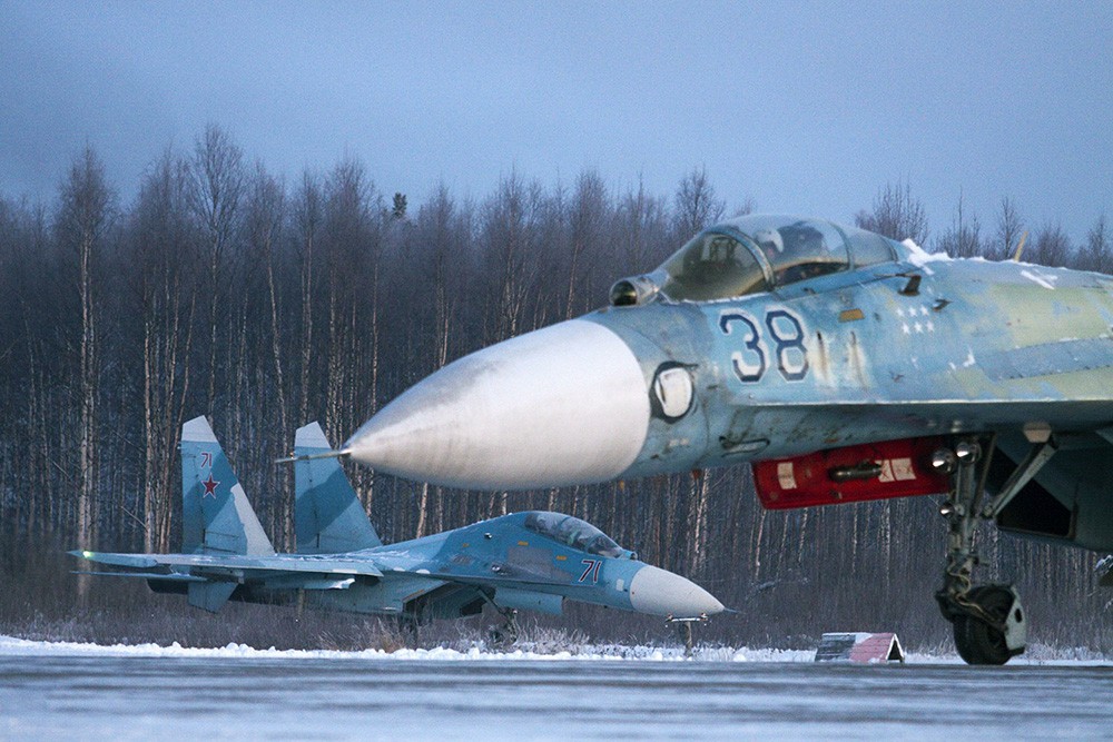 Истребители Су-27УБ и Су-27С
