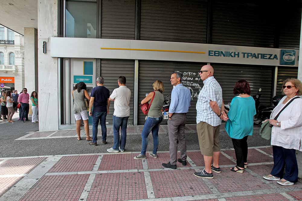 Очередь к банкоматам в Греции