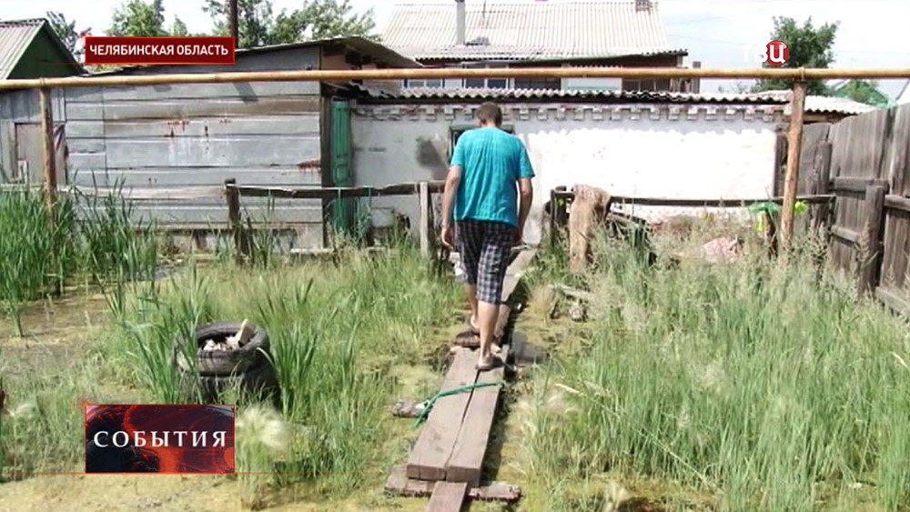 Болото в посёлке в Челябинской области