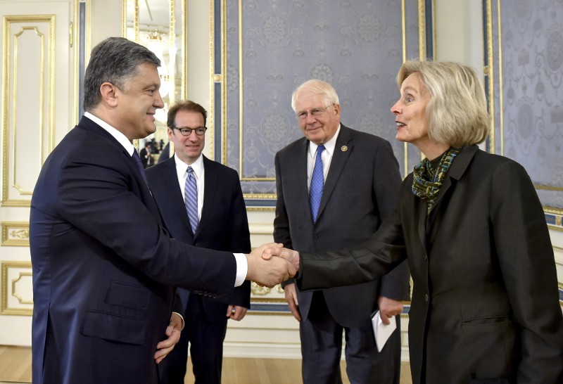 Президент Украины Пётр Порошенко встречается с конгрессменами из США