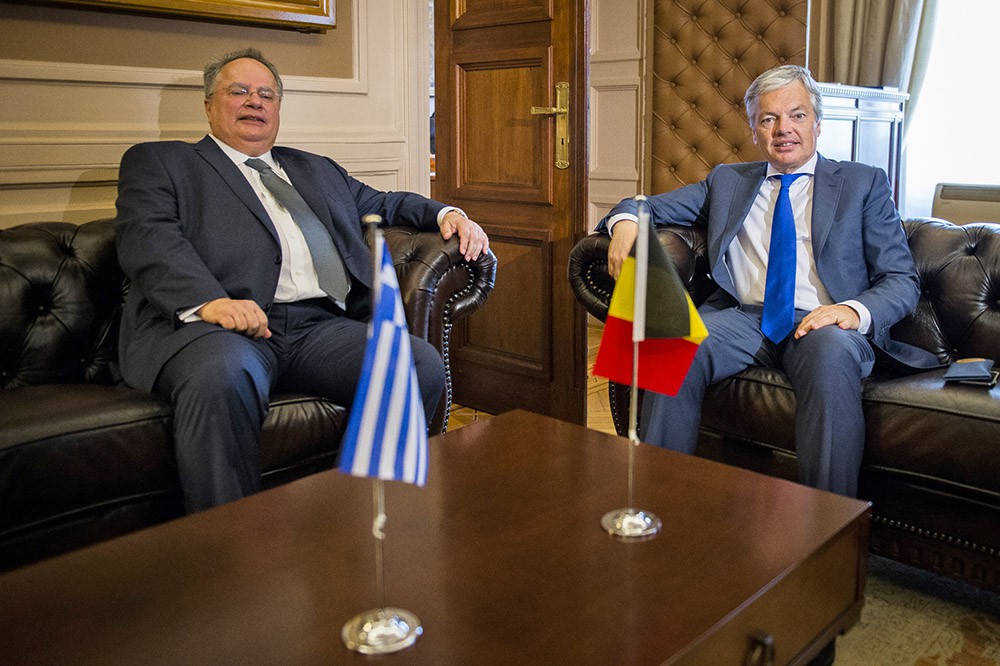  Министр иностранных дел Греции Никос Котзиас и глава МИД Бельгии Дидье Рейндерс