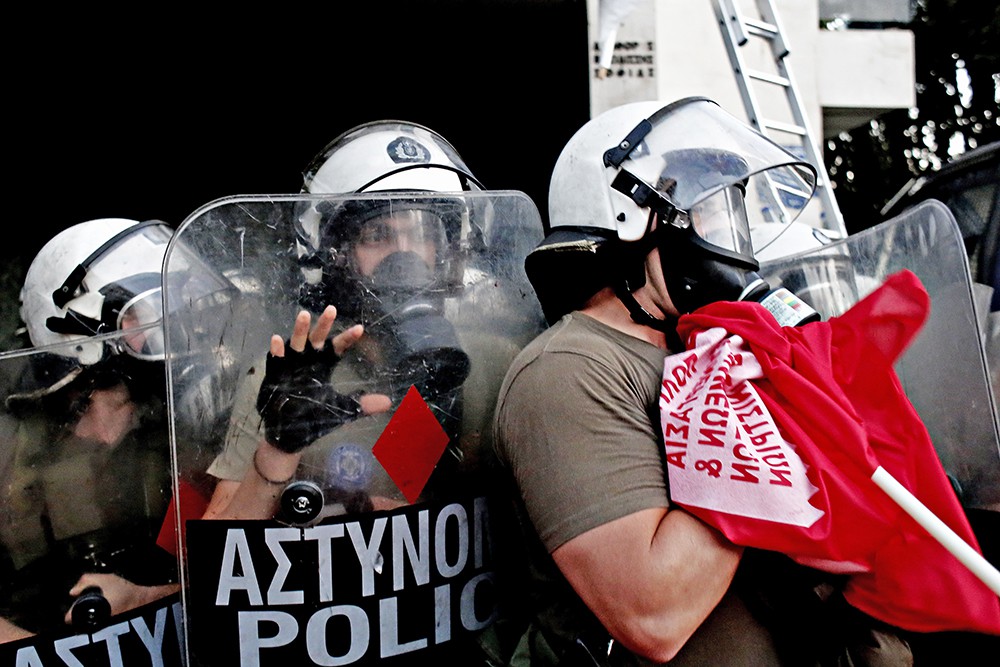 Полиция Греции пресекает уличные беспорядки