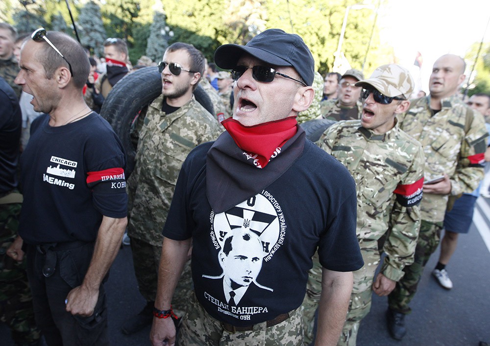 Радикалы "Правого сектора" маршируют в Киеве