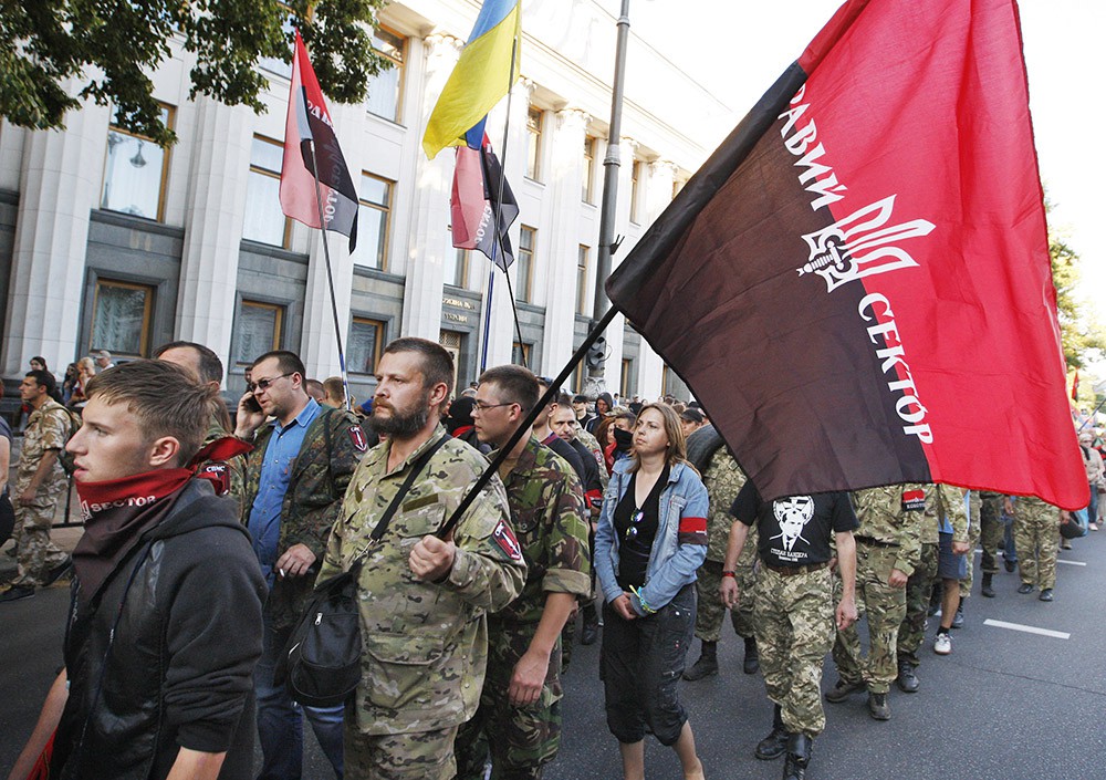 Радикалы "Правого сектора" маршируют в Киеве