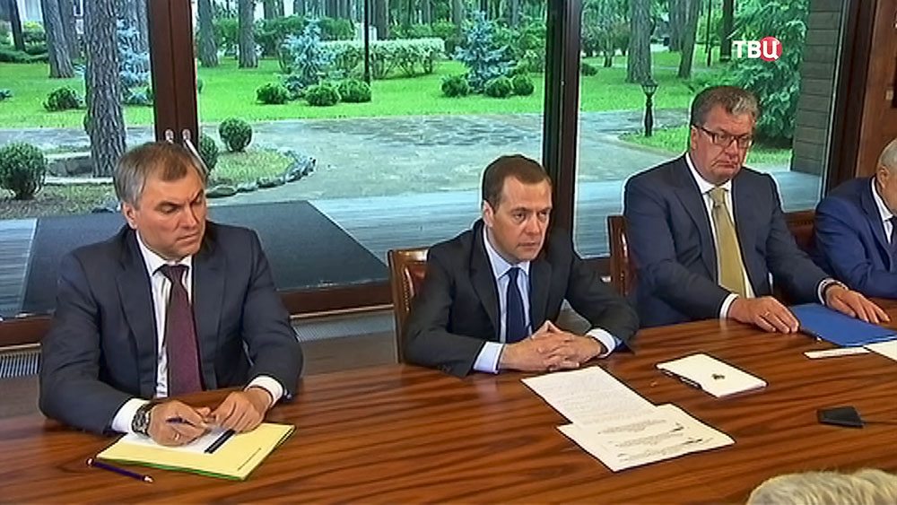 Дмитрий Медведев проводит заседание
