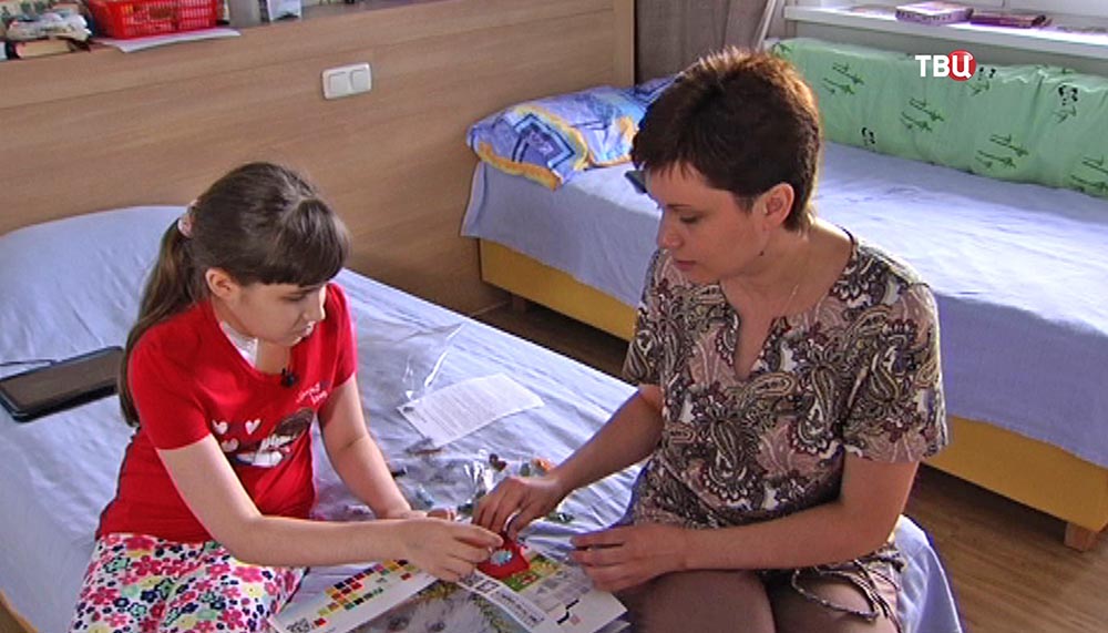 Алина Каратеева с мамой в больнице