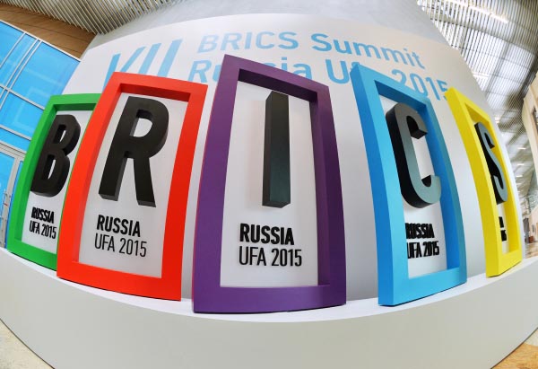 Логотип саммита БРИКС в Международном пресс-центре в Уфе