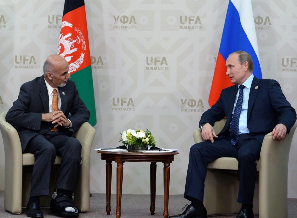 Президент Российской Федерации Владимир Путин и Президент Исламской Республики Афганистан Ашраф Гани Ахмадзай во время встречи в Уфе