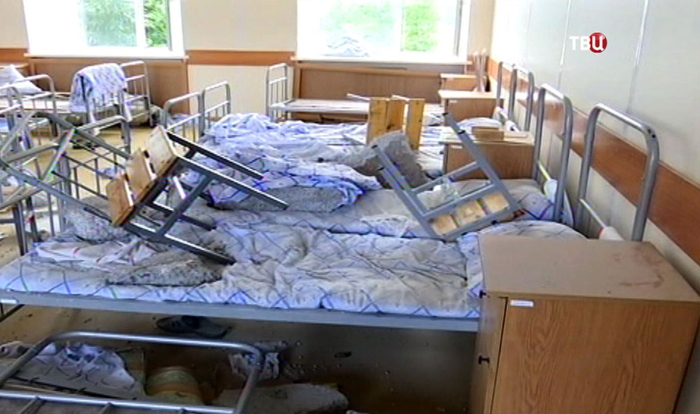 Последствия обрушения здания казарм учебного центра ВДВ в Омске