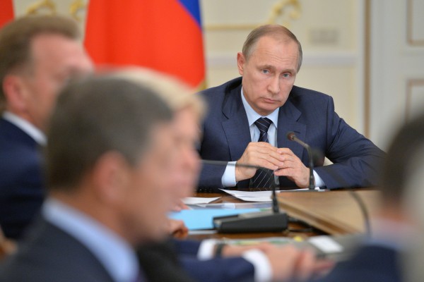 Президент России Владимир Путин проводит совещание