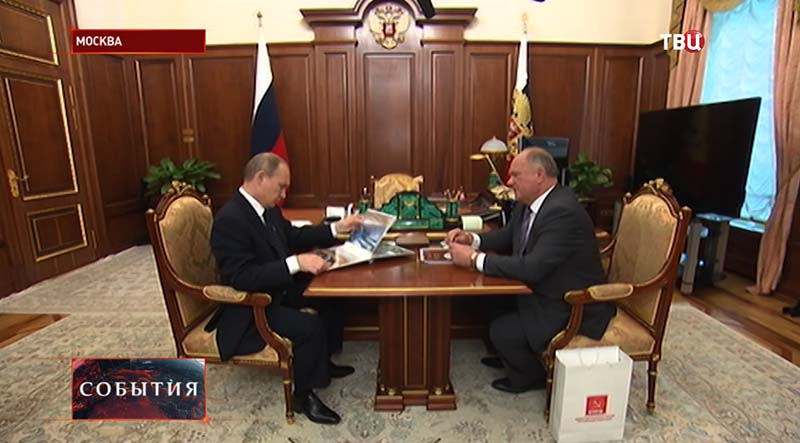 Владимир Путин на встрече с главой партии КПРФ Геннадием Зюгановым
