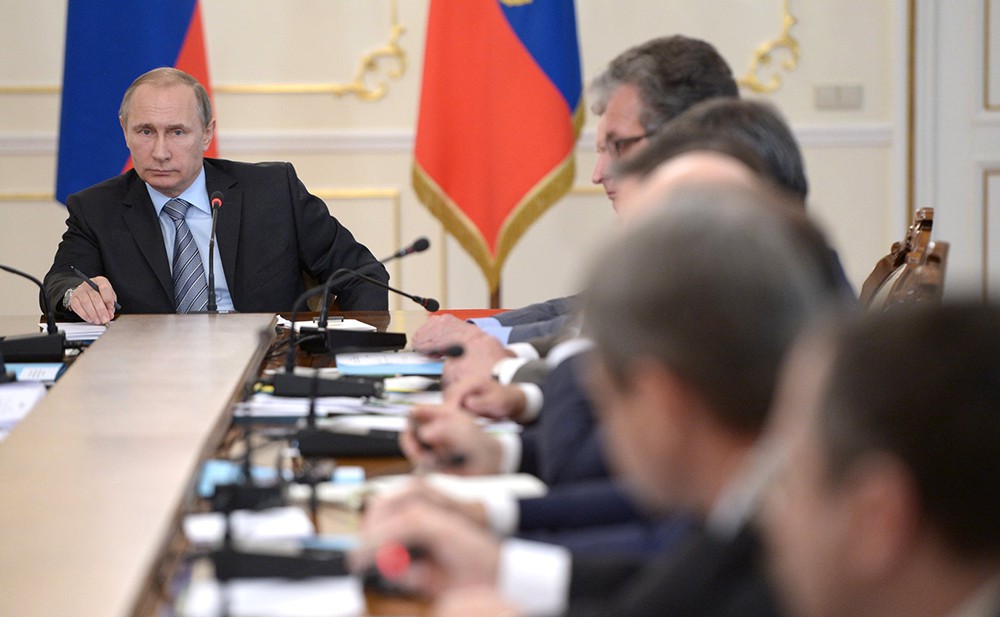 Президент России Владимир Путин проводит заседание