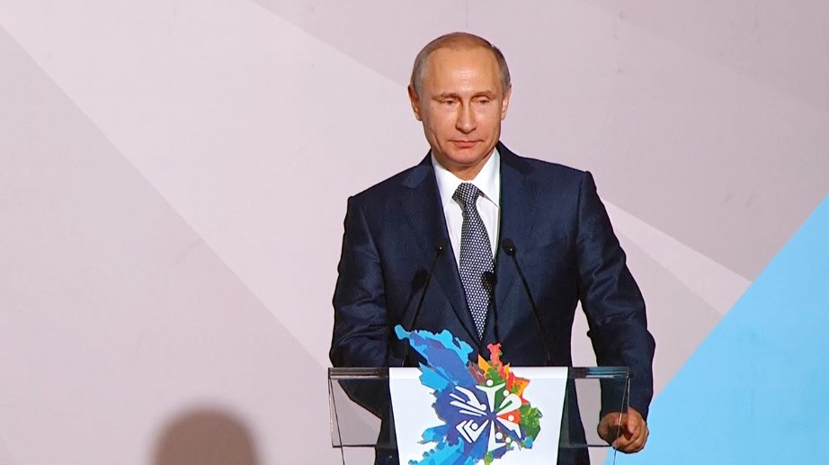 Президент России Владимир Путин во время открытия Чемпионат мира по водным видам спорта в Казани