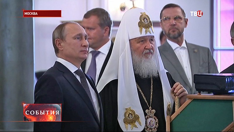 Владимир Путин и патриарх Кирилл в Владимирском храме