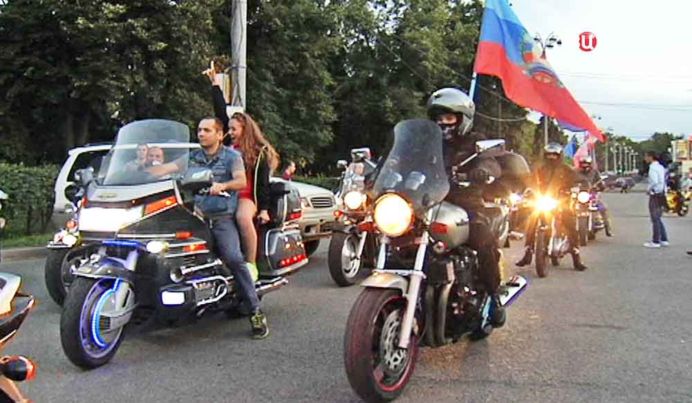 Московские байкеры прокатили детей из Донбасса