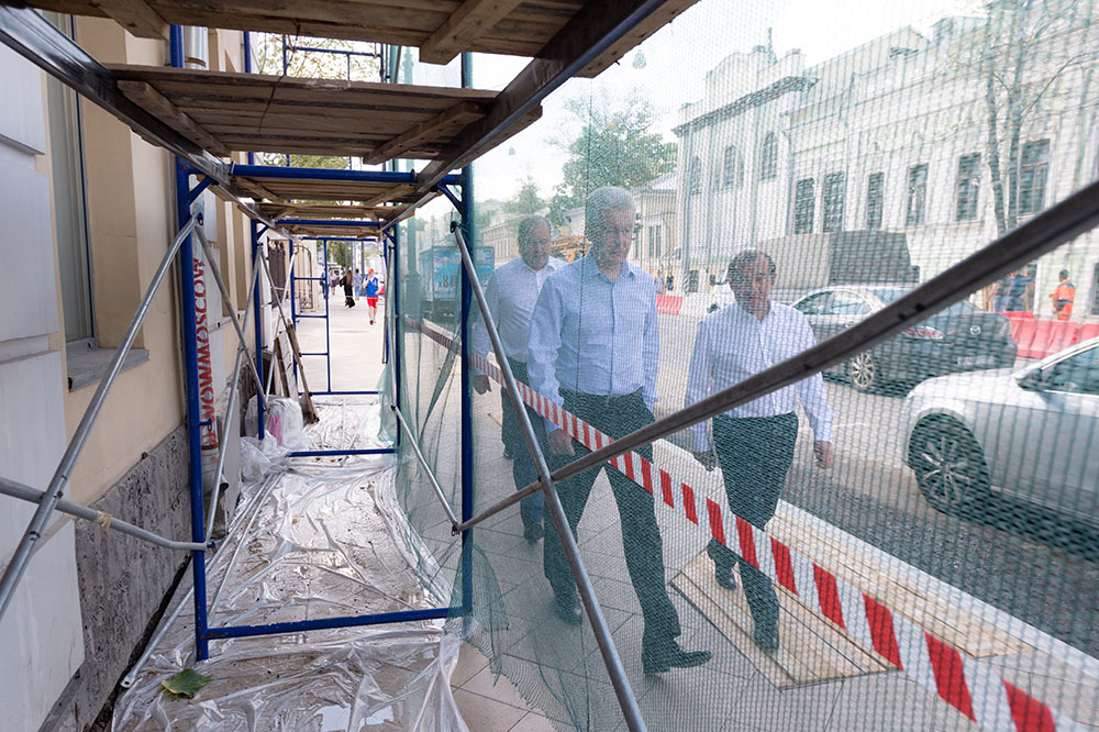 Сергей Собянин и Петр Бирюков осмотрели строительство новой пешеходной зоны