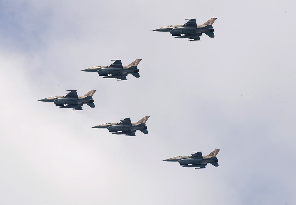 черного цвета самолеты боевики. кандагар (2009). иракская авиация. F-15e. дьявол из рамади.