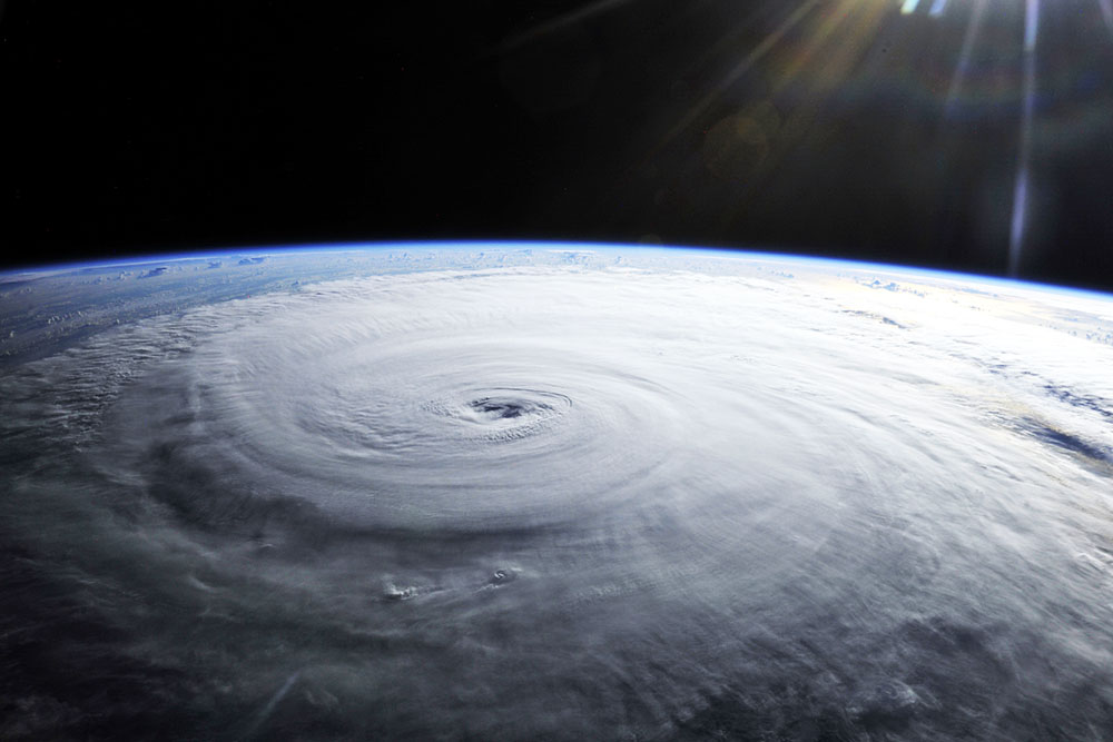 Вид на тайфун из космоса