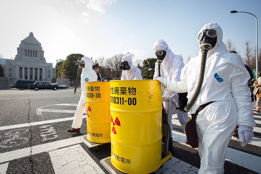 Протест против запуска ядерного реактора в Японии