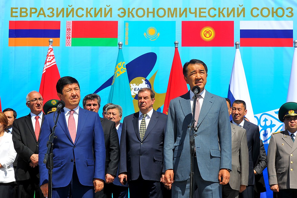 Президент Кыргызской Республики Алмазбек Атамбаев и Президент Республики Казахстан Нурсултан Назарбаев