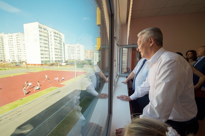 Сергей Собянин осматривает новую начальную школу