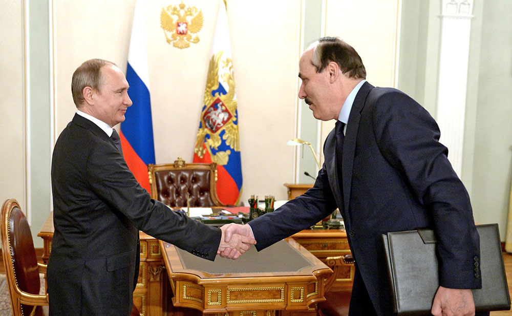 Президент России Владимир Путин и глава Республики Дагестан Рамазан Абдулатипов