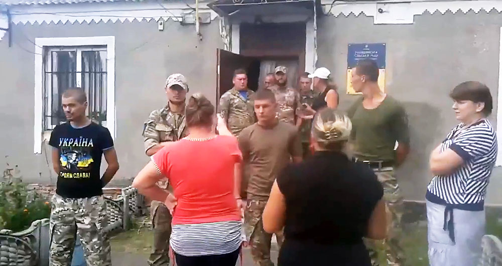 Бойцы батальона "Айдар" захватили сельсовет под Полтавой