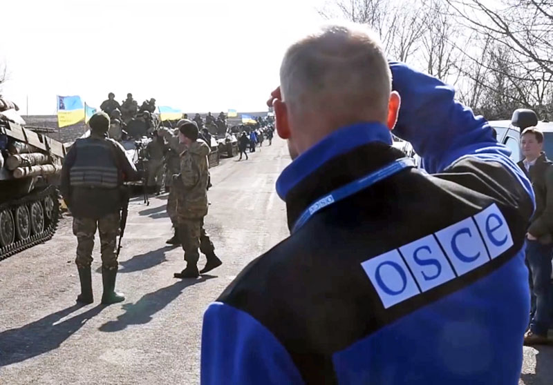 Представители миссии ОБСЕ наблюдают за украинской армией
