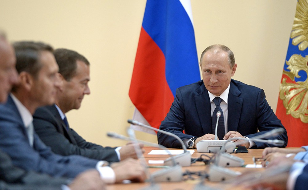 Президент России Владимир Путин провёл совещание с постоянными членами Совета Безопасности