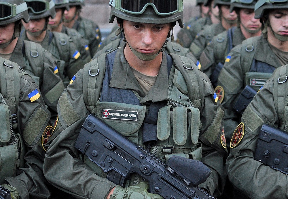 Солдаты украинской армии во время репетиции парада в Киеве