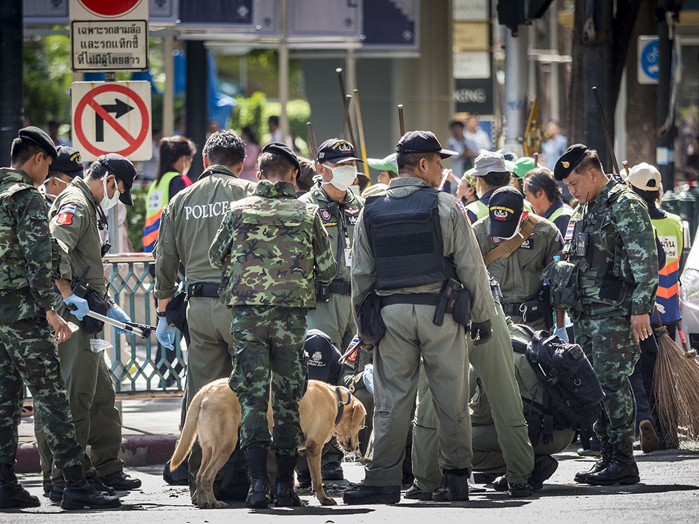 Таиланд полиция теракт. Полиция Тайланда. Сепаратистские движения в Тайланде. Фото спасателей британцев в Таиланд. Новости бангкока