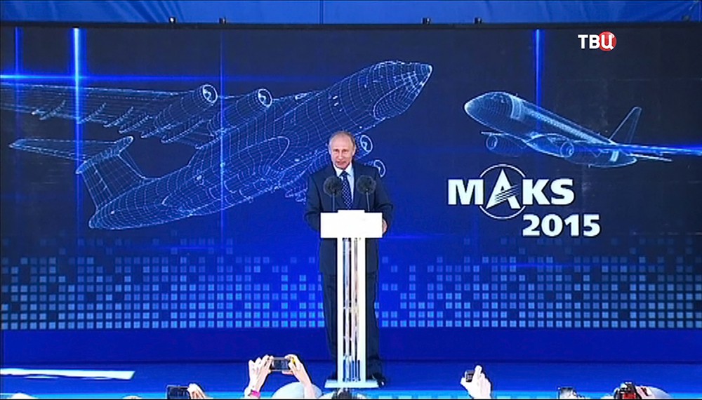 Президент России Владимир Путин на Международном авиационно-космическом салоне МАКС