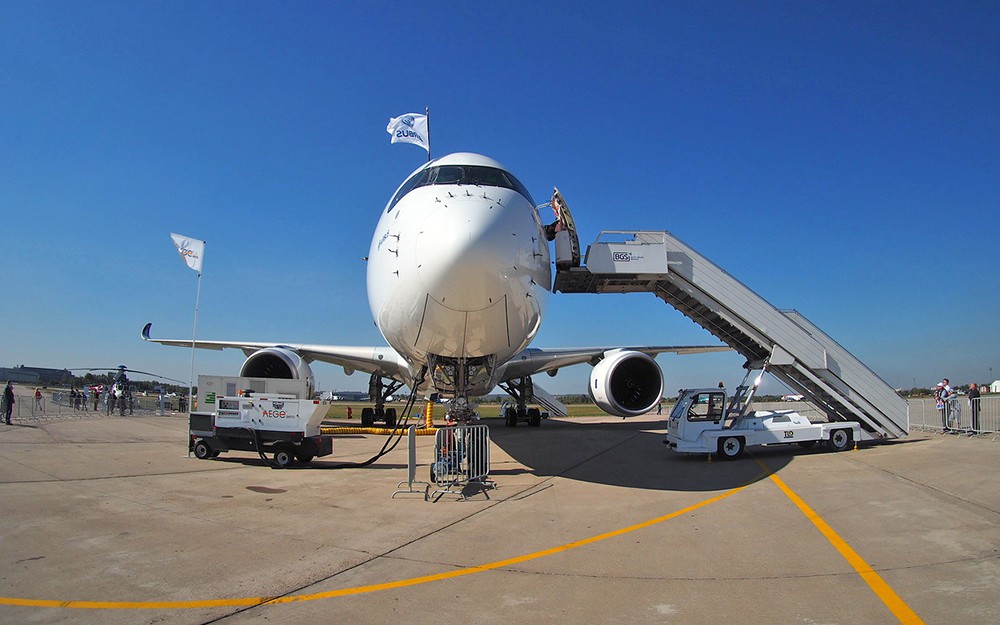 AIRBUS A350-900