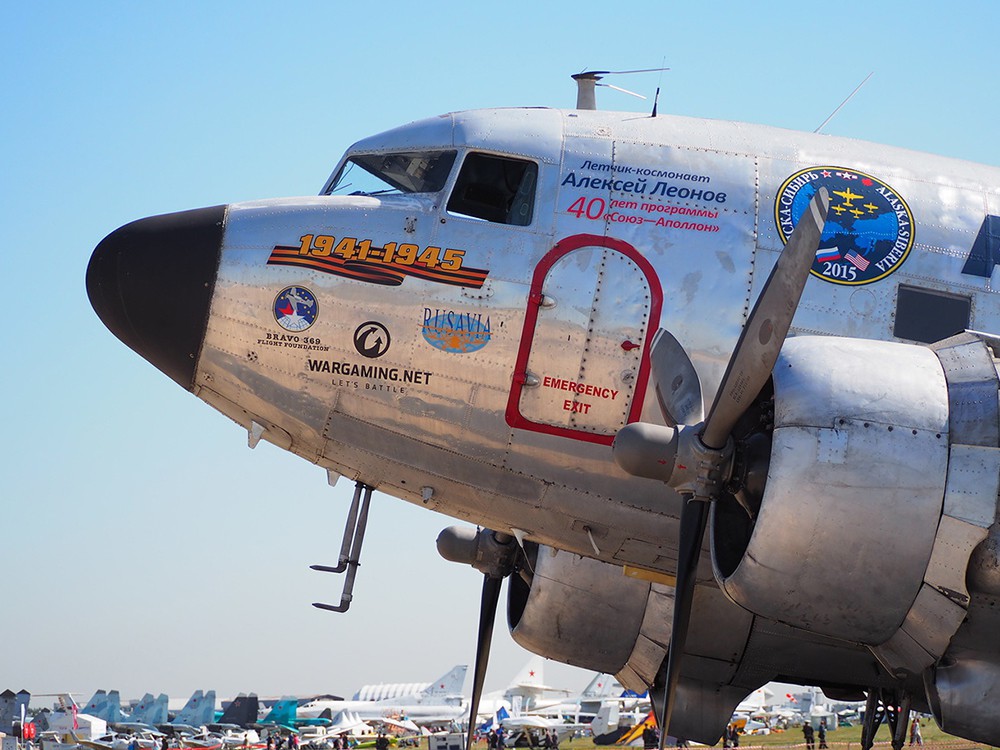 Самолёт DC-3 "Лётчик-космонавт Алексей Леонов"