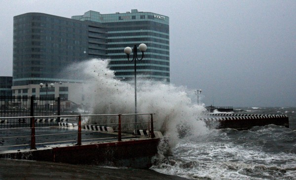 Водная станция Тихоокеанского флота во Владивостоке во время тайфуна "Гони"
