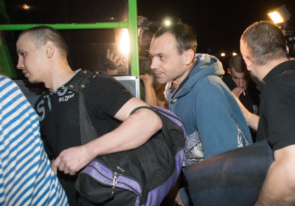 Освобожденные ополченцы армии ДНР в районе населенного пункта Марьинка