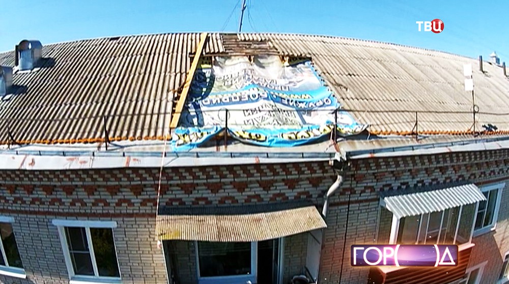 Проломленная крыша дома