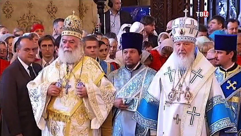 Патриарх Московский и всея Руси Кирилл проводит богослужение