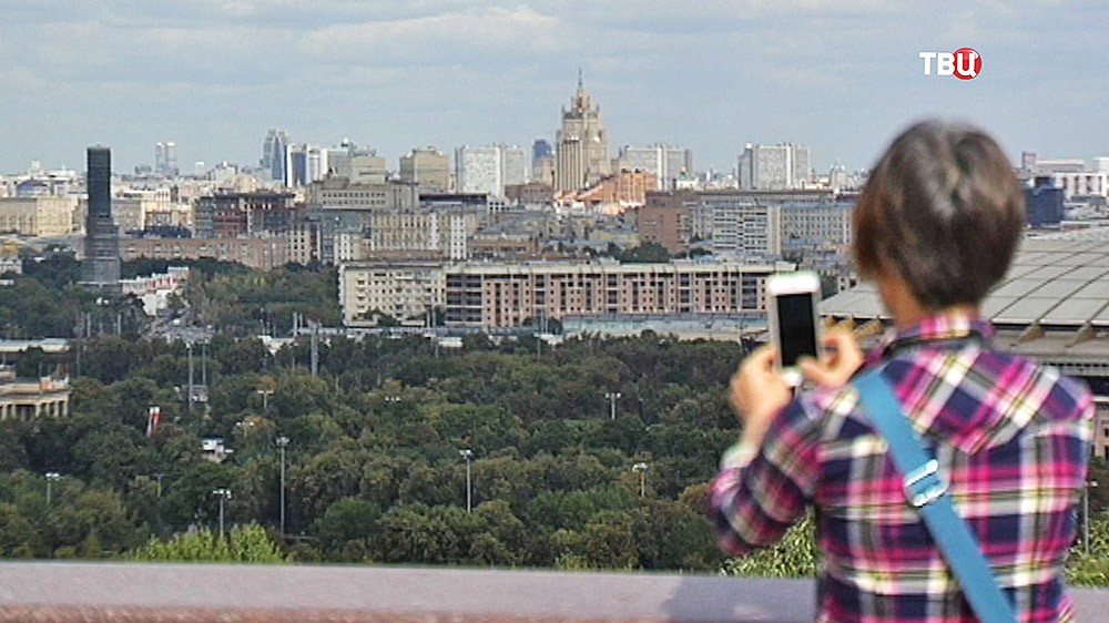 Вид на Москвы со смотровой площадки Воробьевых гор