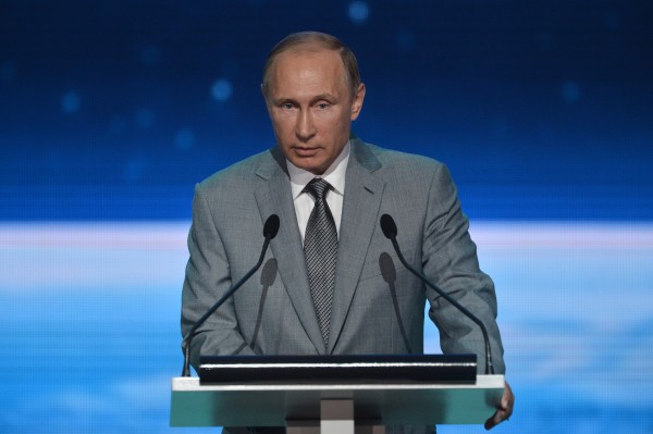 Президент РФ Владимир Путин выступает перед воспитанниками и педагогами