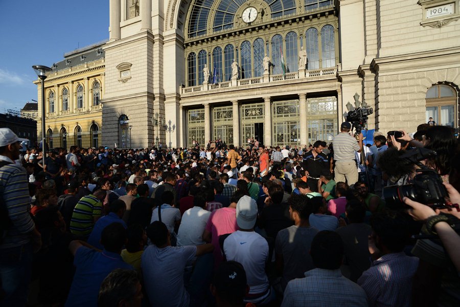 Мигранты у центрального вокзала Будапешта